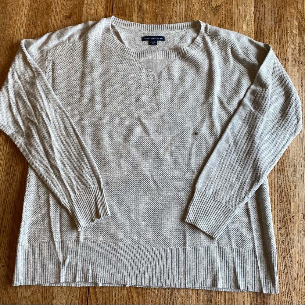 American Eagle Sweater. Size medium. Light gray color